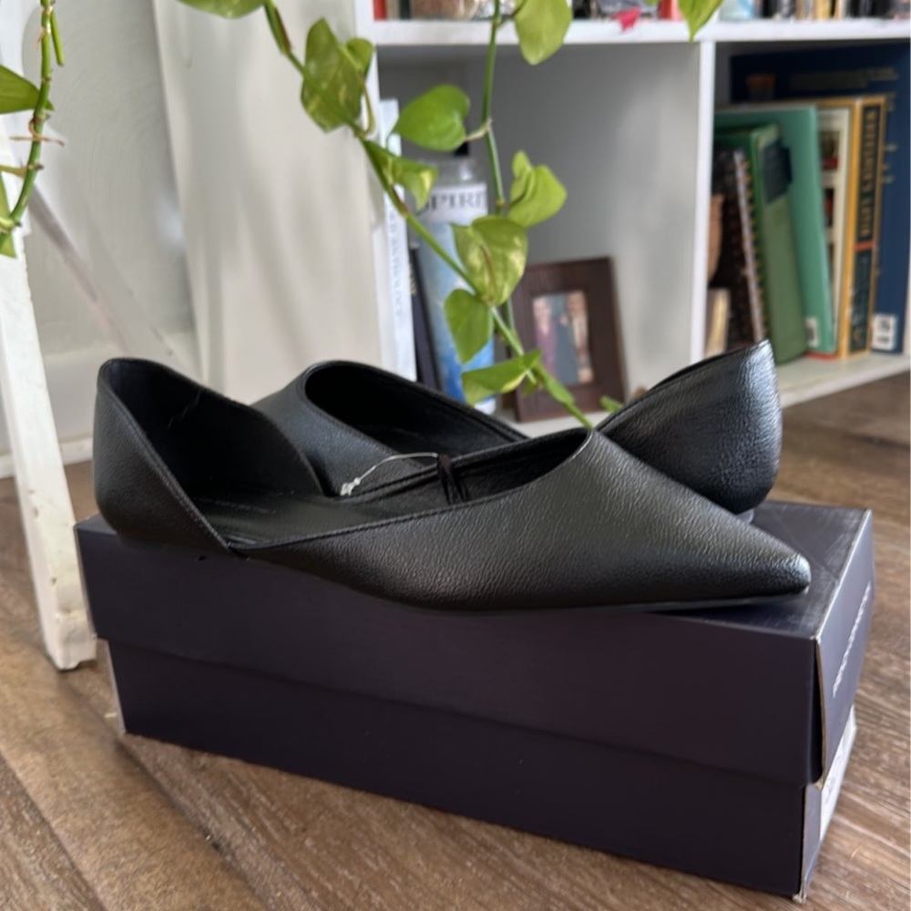 NEW black pointed flats